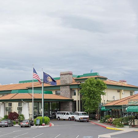 Rogue Regency Inn & Suites Medford Dış mekan fotoğraf