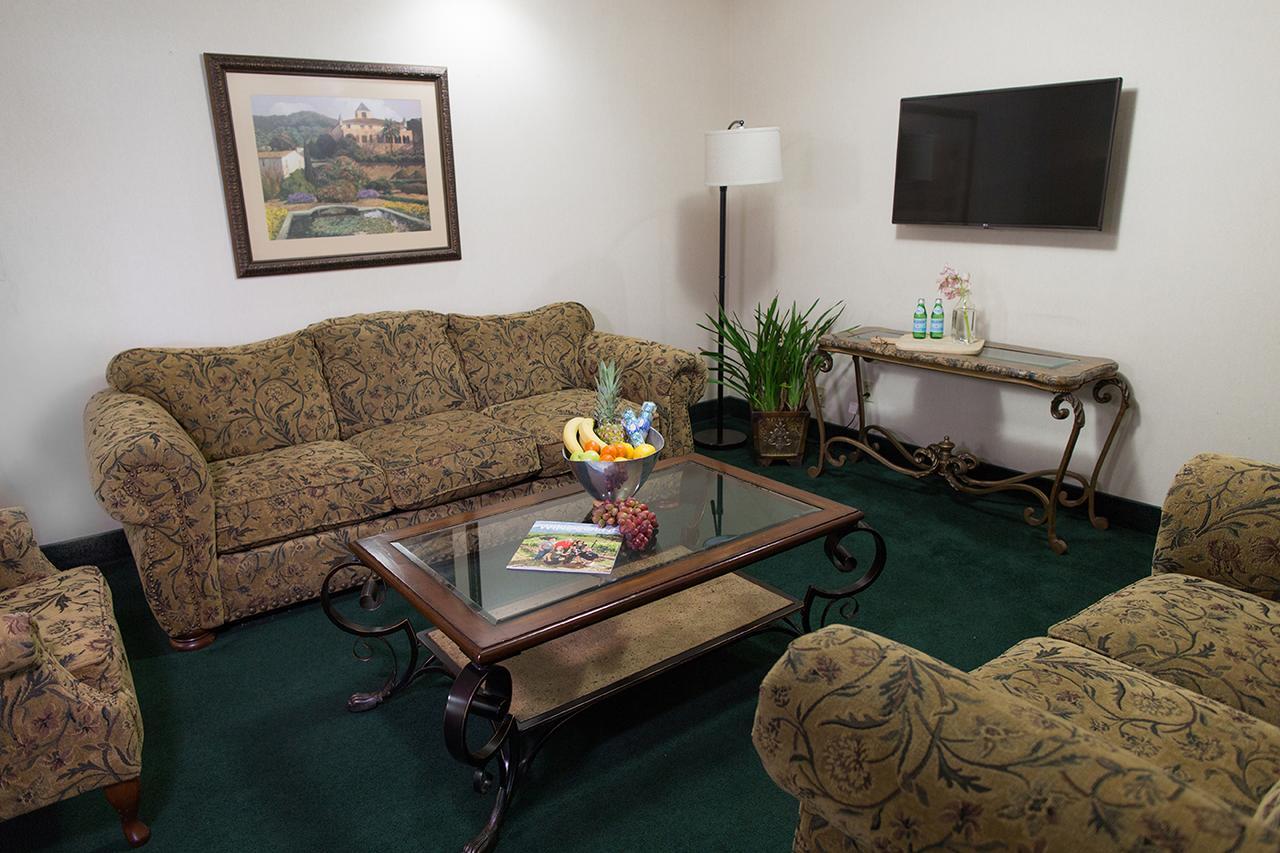 Rogue Regency Inn & Suites Medford Dış mekan fotoğraf