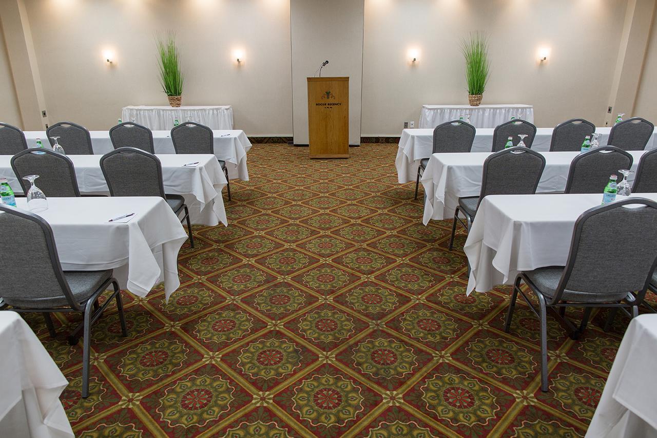 Rogue Regency Inn & Suites Medford Dış mekan fotoğraf