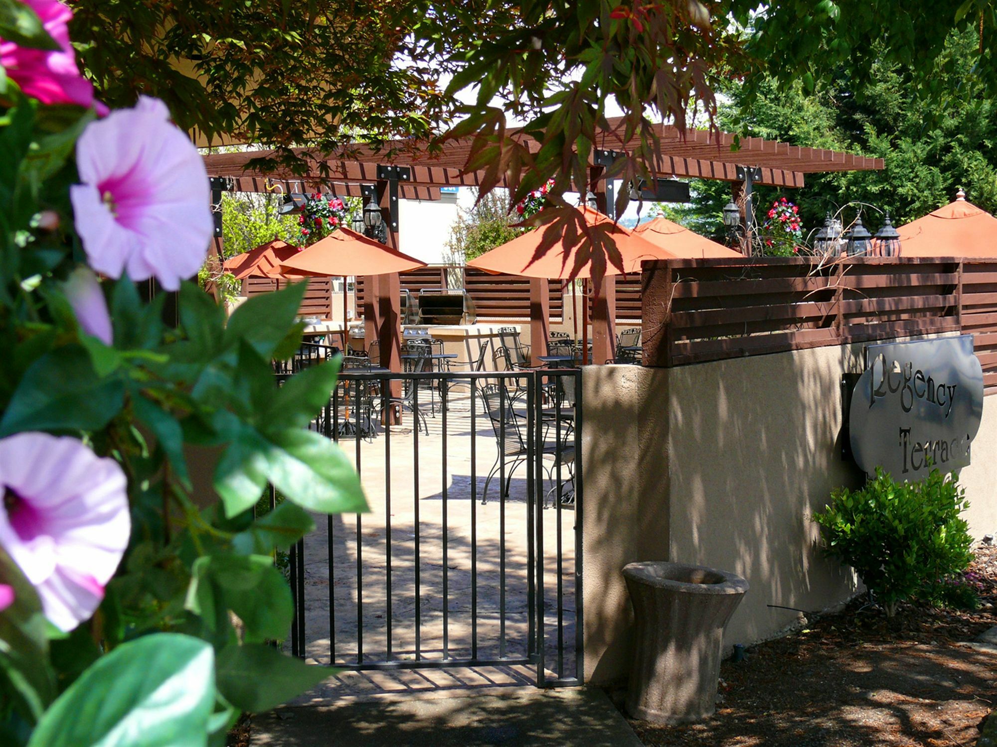 Rogue Regency Inn & Suites Medford Dış mekan fotoğraf